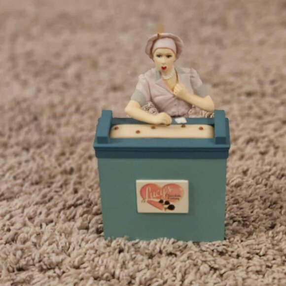 Hallmark Keepsake "Job Switching" I Love Lucy ornament - Picture 1 of 1